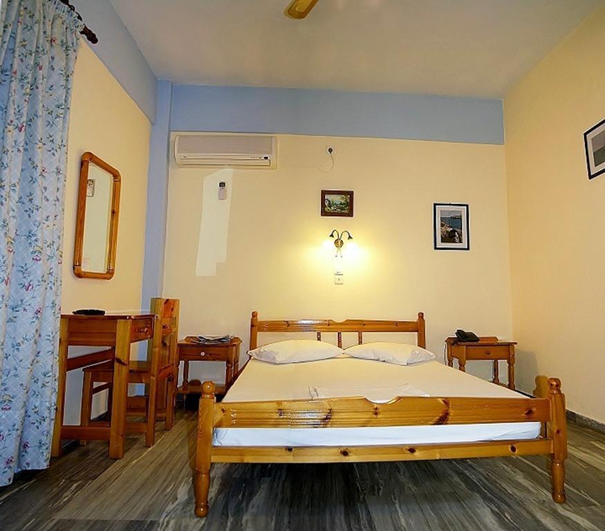 Idroussa Apartment Batsi  Room photo