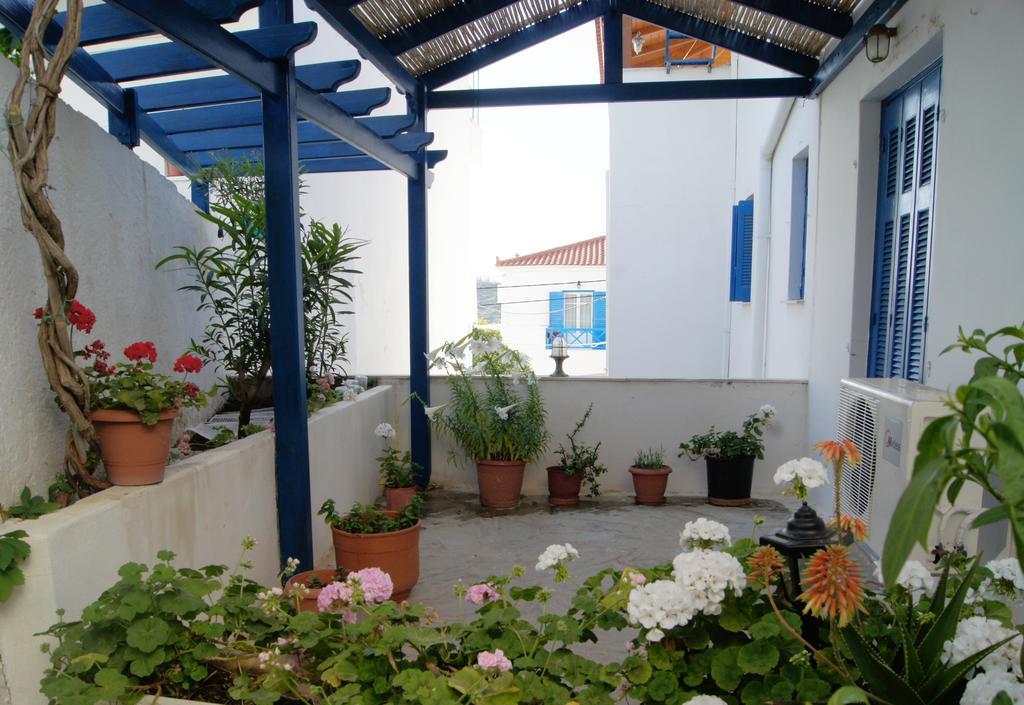 Idroussa Apartment Batsi  Exterior photo