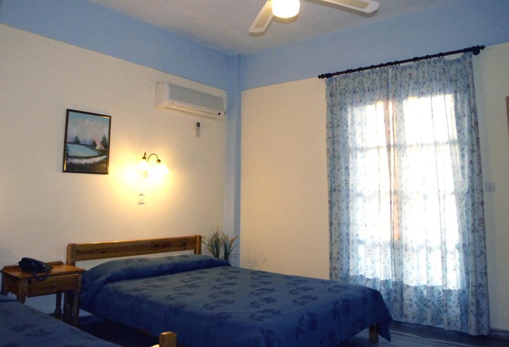 Idroussa Apartment Batsi  Room photo