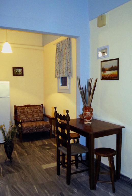 Idroussa Apartment Batsi  Room photo