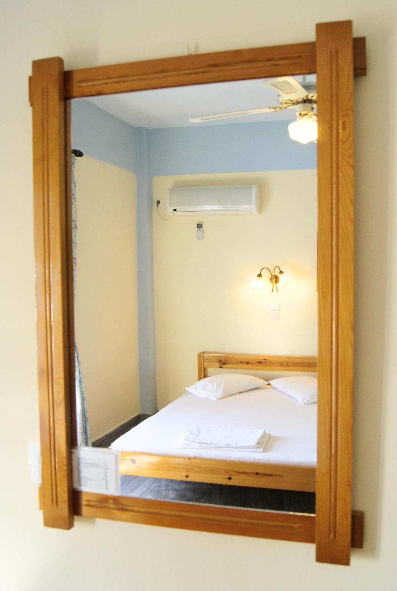 Idroussa Apartment Batsi  Room photo