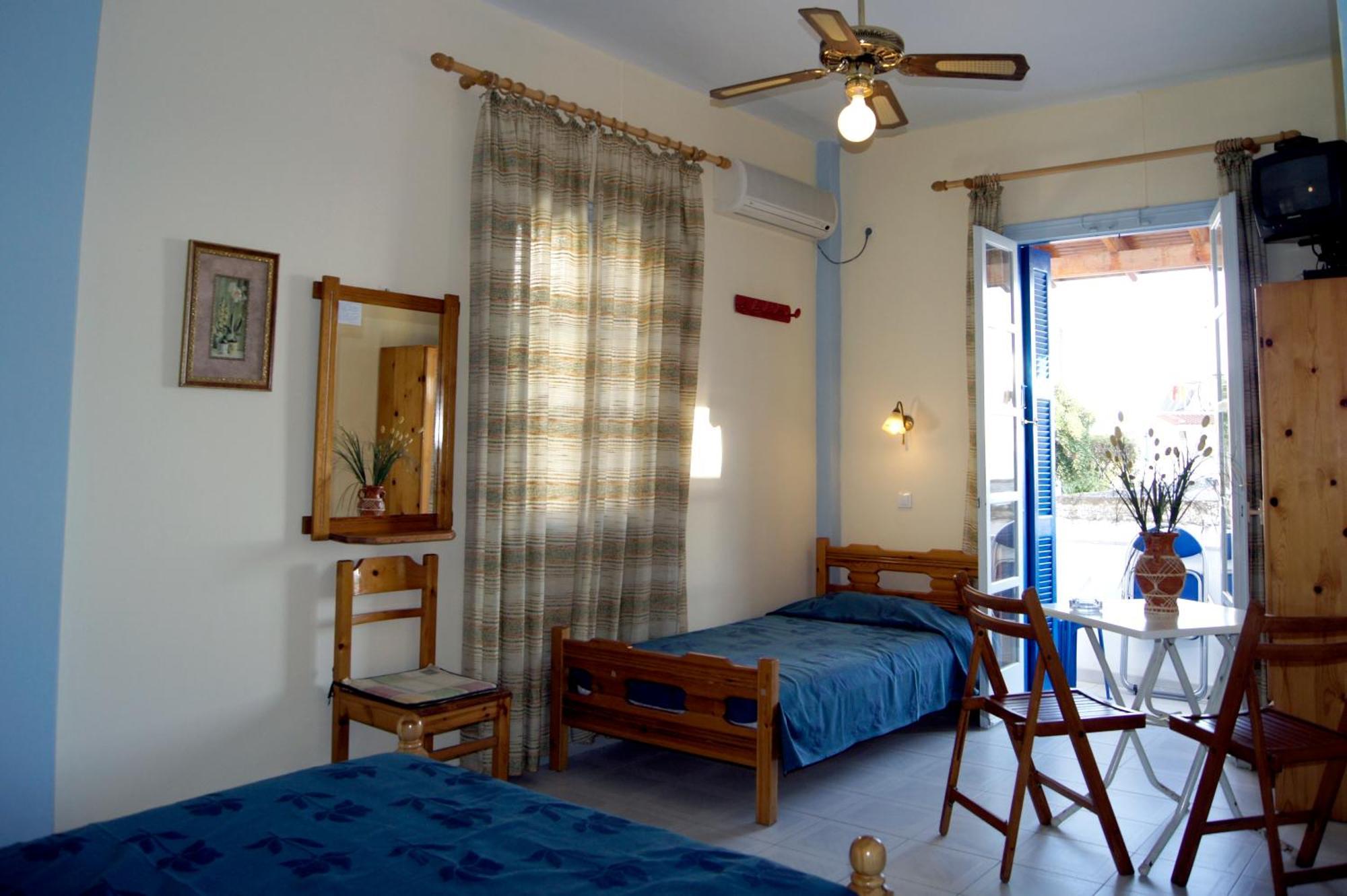 Idroussa Apartment Batsi  Room photo