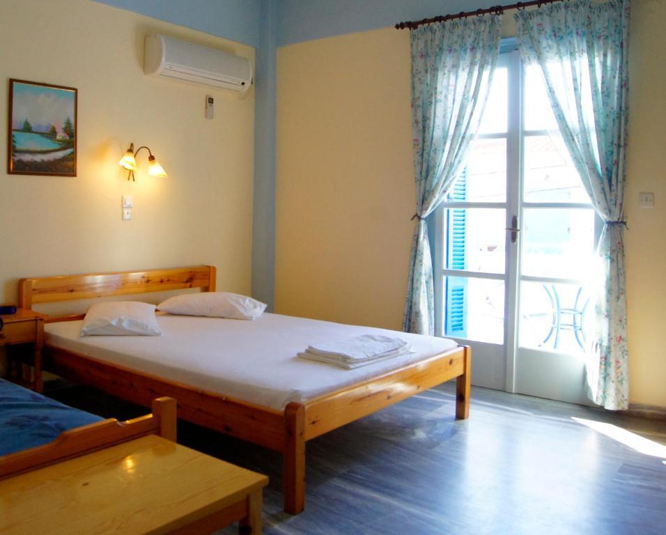 Idroussa Apartment Batsi  Room photo